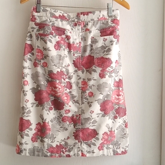 ⭐️ Host Pick ⭐️ Per Una | Multicolored Floral Pencil Skirt - Picture 4 of 7